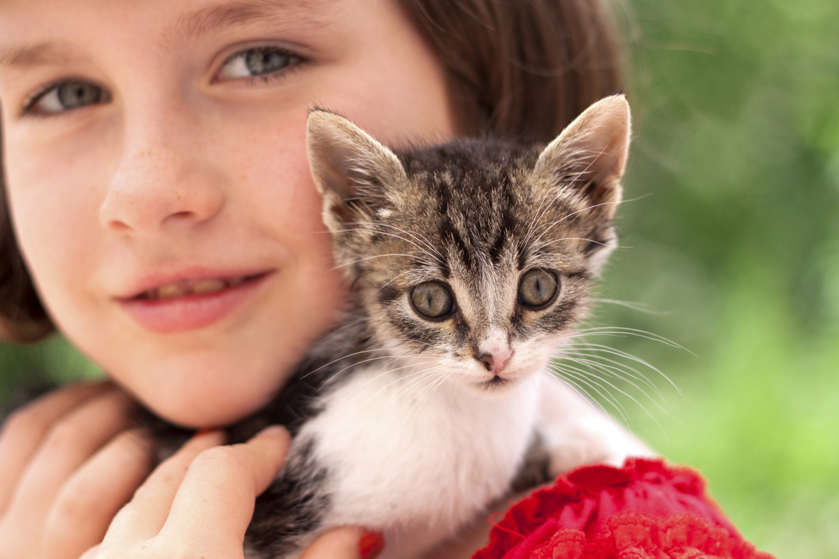 girl_with_cat