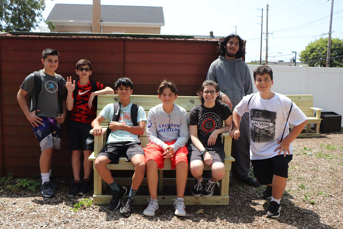spotlight-story-nassau-boces-class-on-bench-071018-img0502