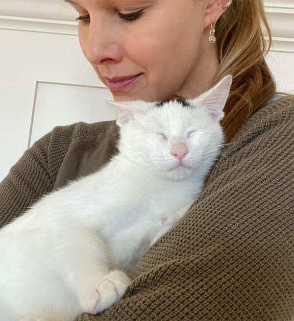 beth-blog-dec2020-beth-and-et a woman holding a cat