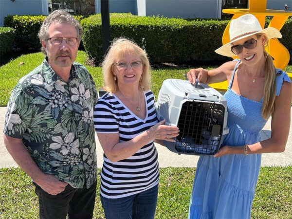 beths-blog-june2022-glory-handoff-to-beth a group of people holding a pet carrier