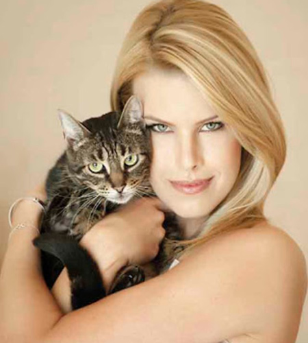 beth-blog-beth-and-apple a woman holding a cat