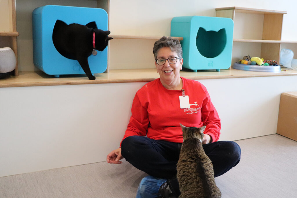 volunteer-month-suzanne-sutley-041423b