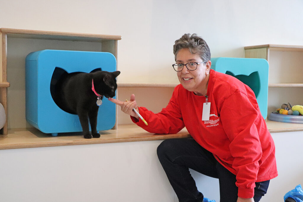 volunteer-month-suzanne-sutley-041423c